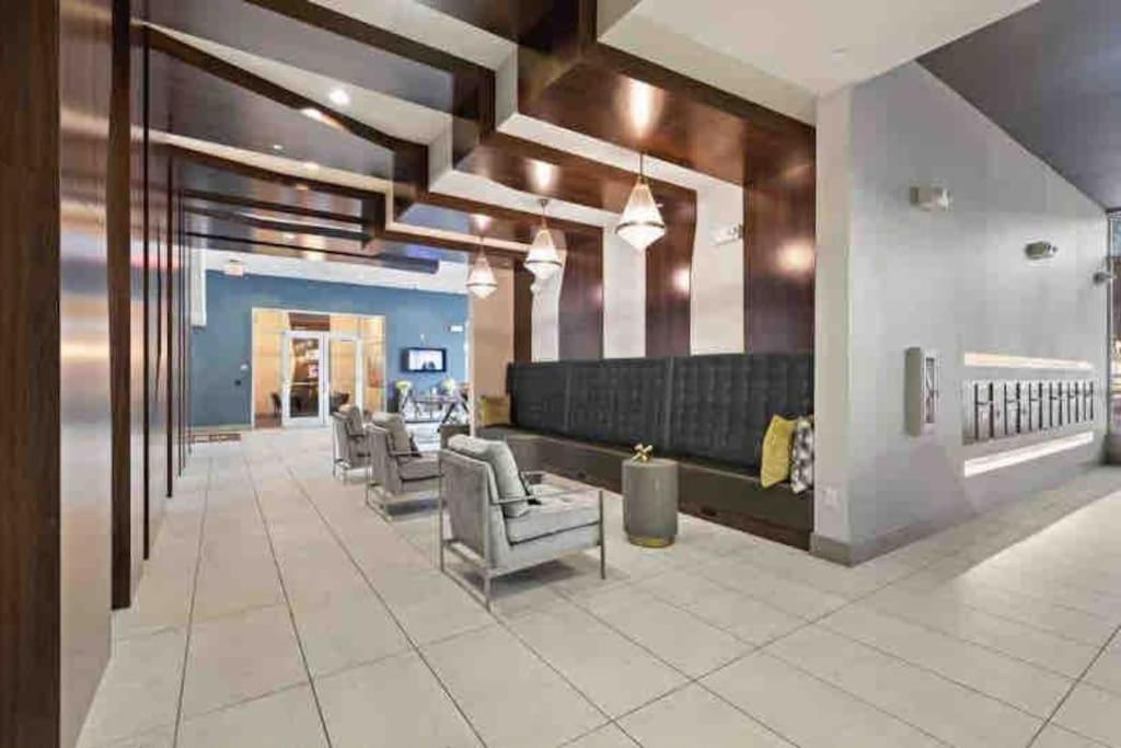 Fancy Apt Downtown. Pool. Gym. Lounge. Pet Ok ヒューストン エクステリア 写真