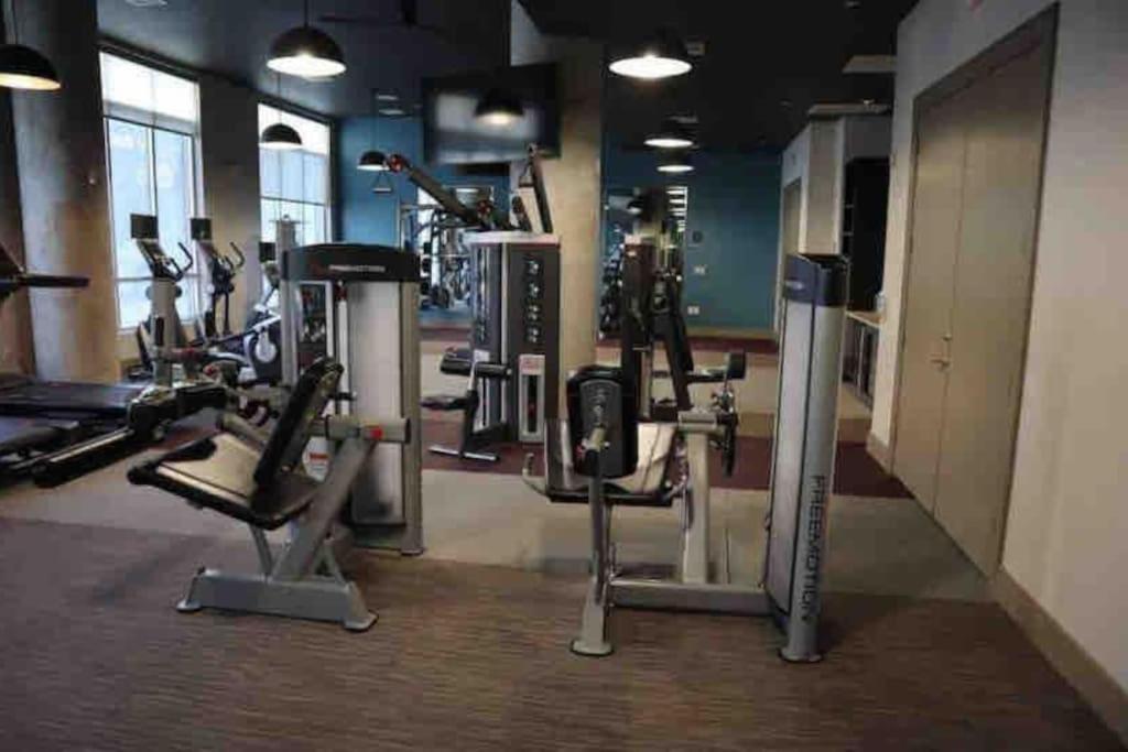 Fancy Apt Downtown. Pool. Gym. Lounge. Pet Ok ヒューストン エクステリア 写真
