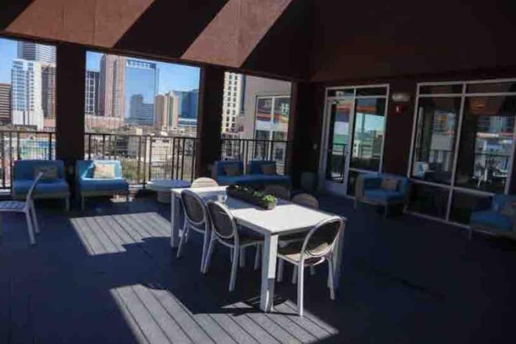 Fancy Apt Downtown. Pool. Gym. Lounge. Pet Ok ヒューストン エクステリア 写真