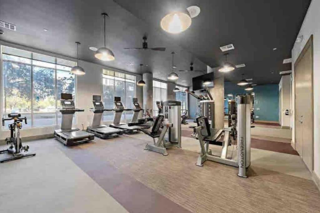 Fancy Apt Downtown. Pool. Gym. Lounge. Pet Ok ヒューストン エクステリア 写真