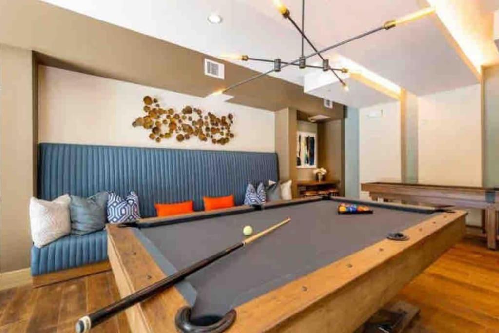 Fancy Apt Downtown. Pool. Gym. Lounge. Pet Ok ヒューストン エクステリア 写真